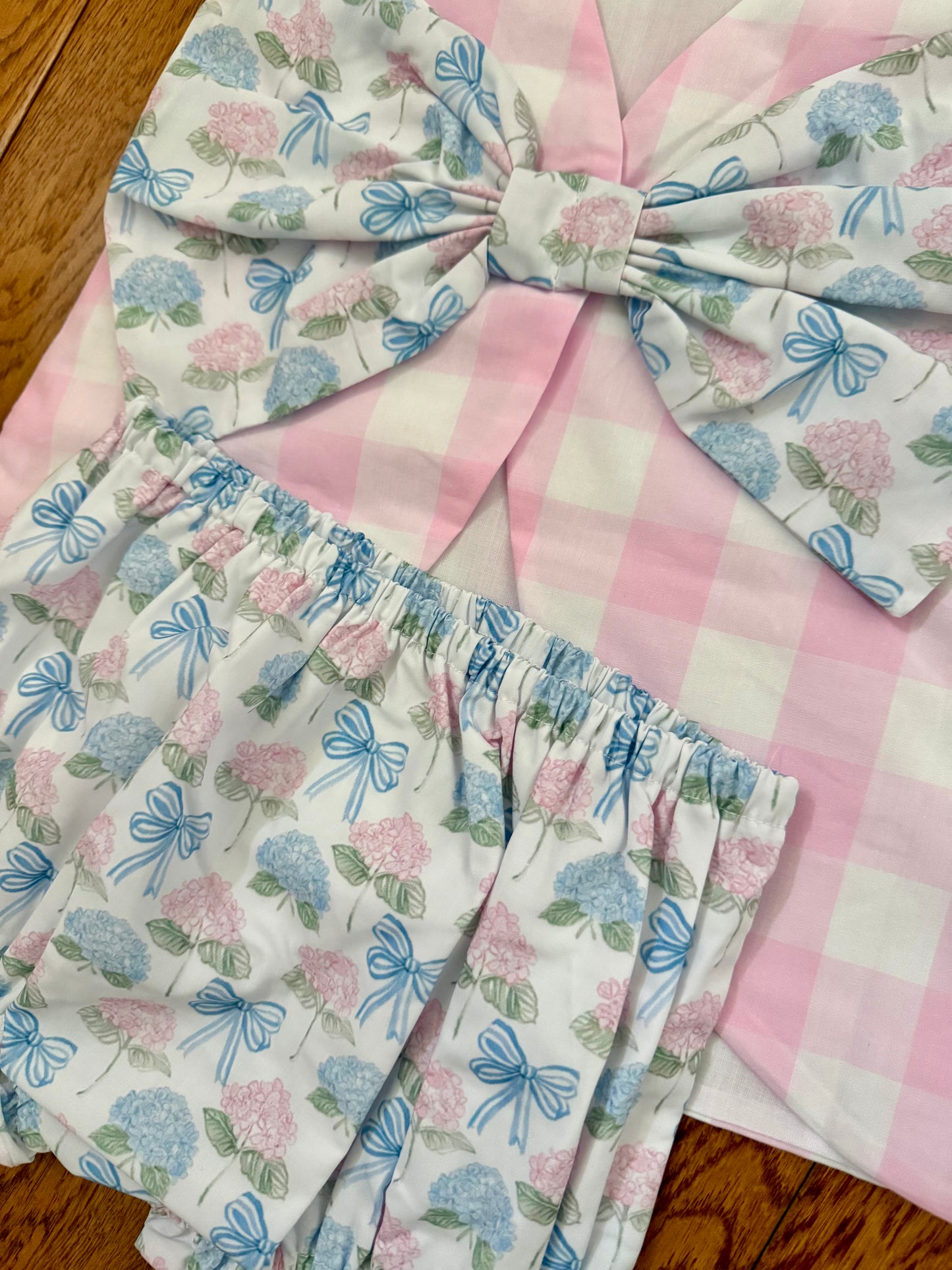 Betsy bow back hydrangea print