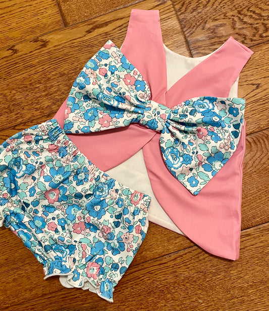 Betsy Bow back in hot pink & floral